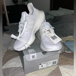 Adidas Ultraboost 22 NWT white running shoes